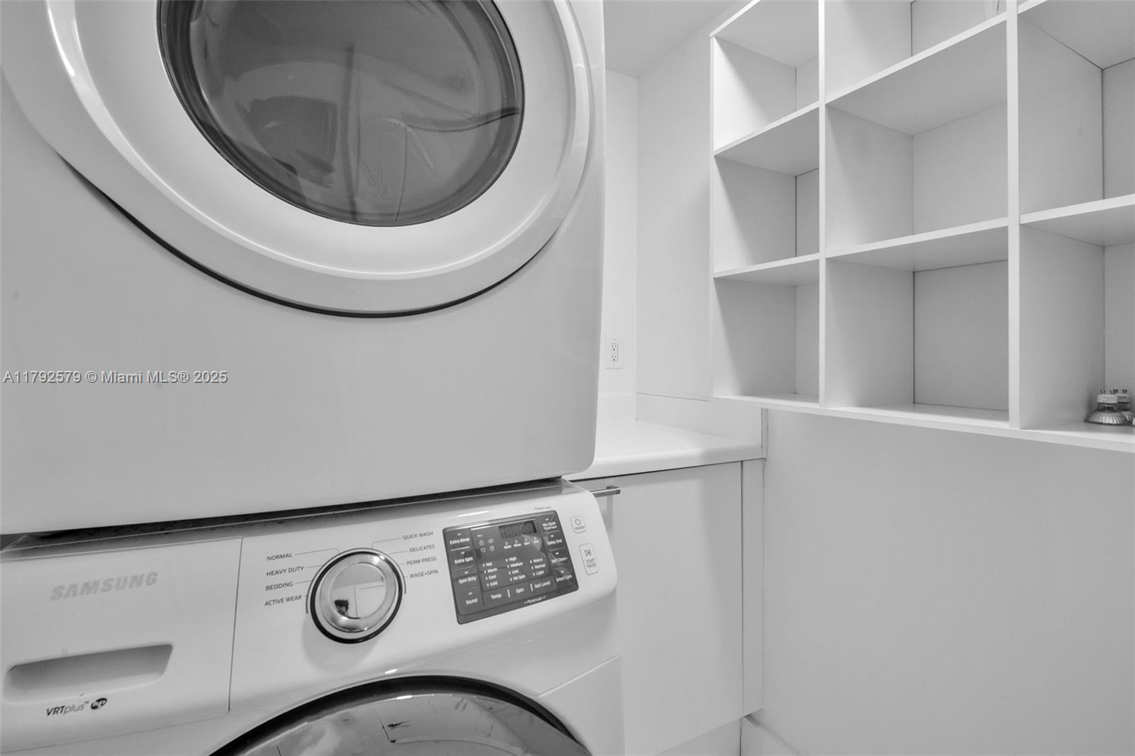 THE OAKS I CONDO - Residential