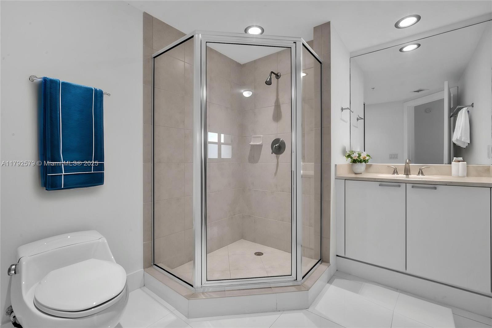 THE OAKS I CONDO - Residential