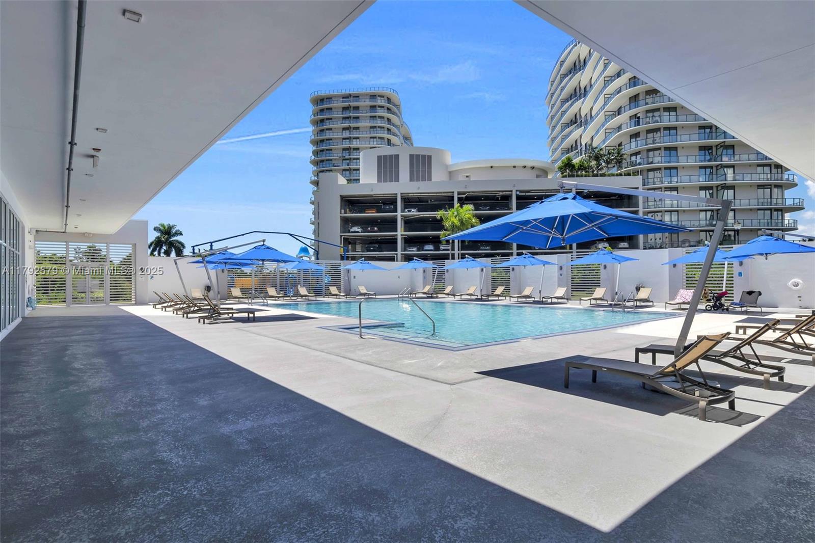 THE OAKS I CONDO - Residential