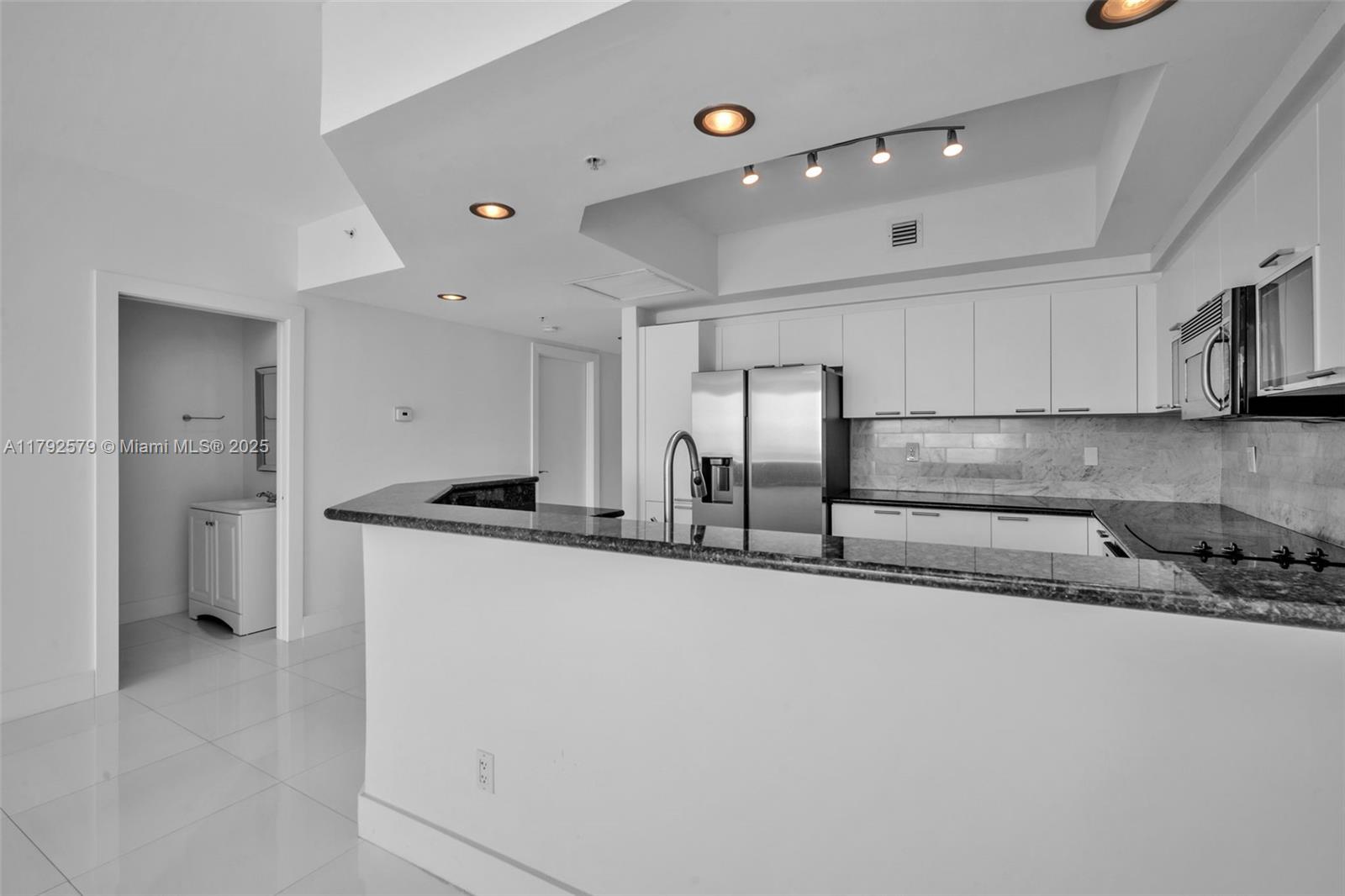 THE OAKS I CONDO - Residential