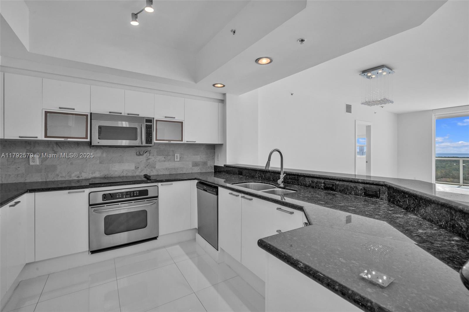 THE OAKS I CONDO - Residential