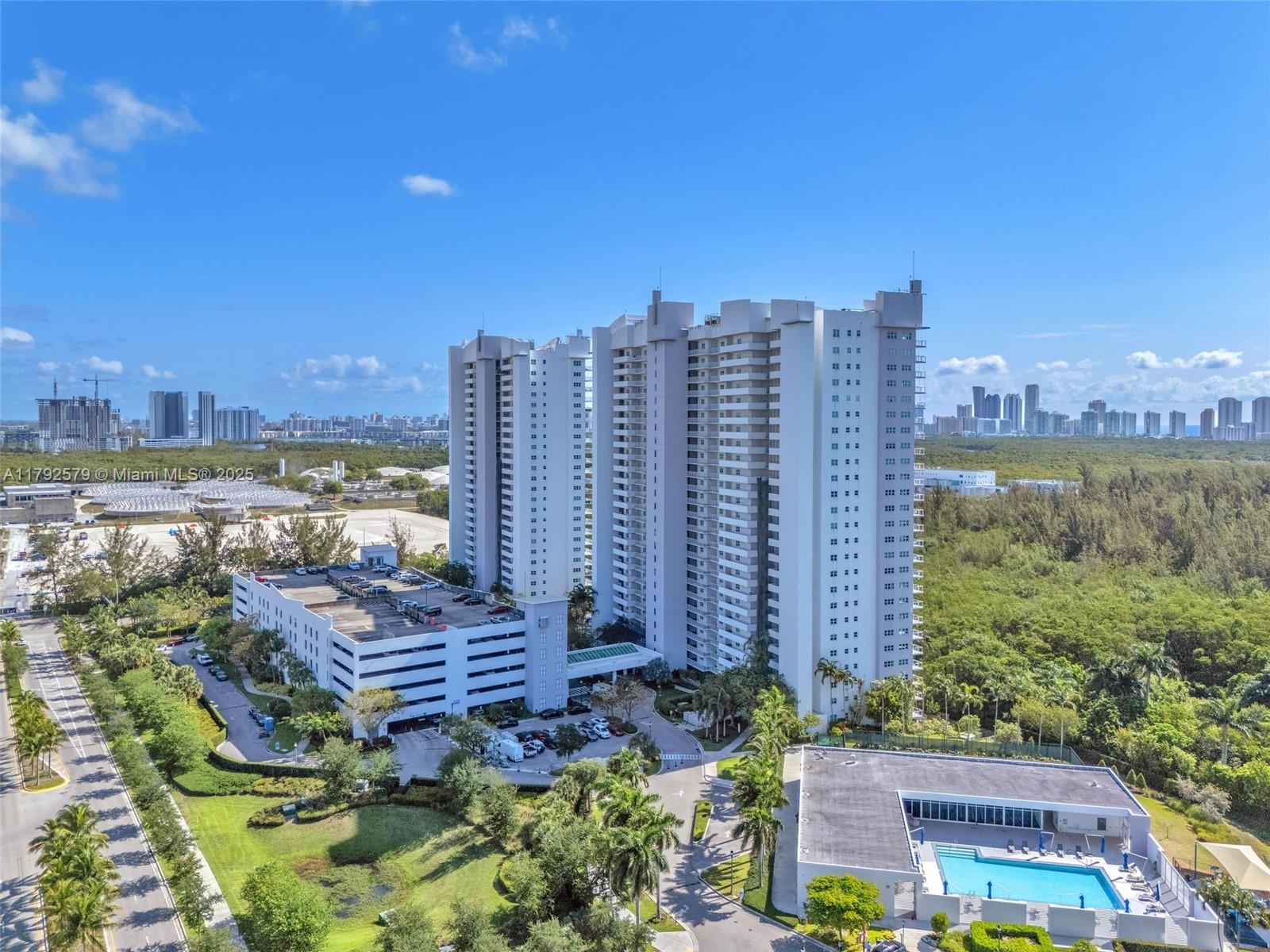 THE OAKS I CONDO - Residential