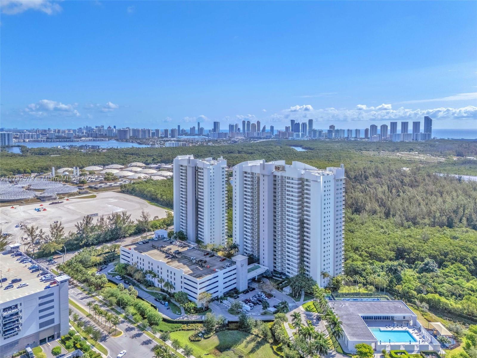 THE OAKS I CONDO - Residential