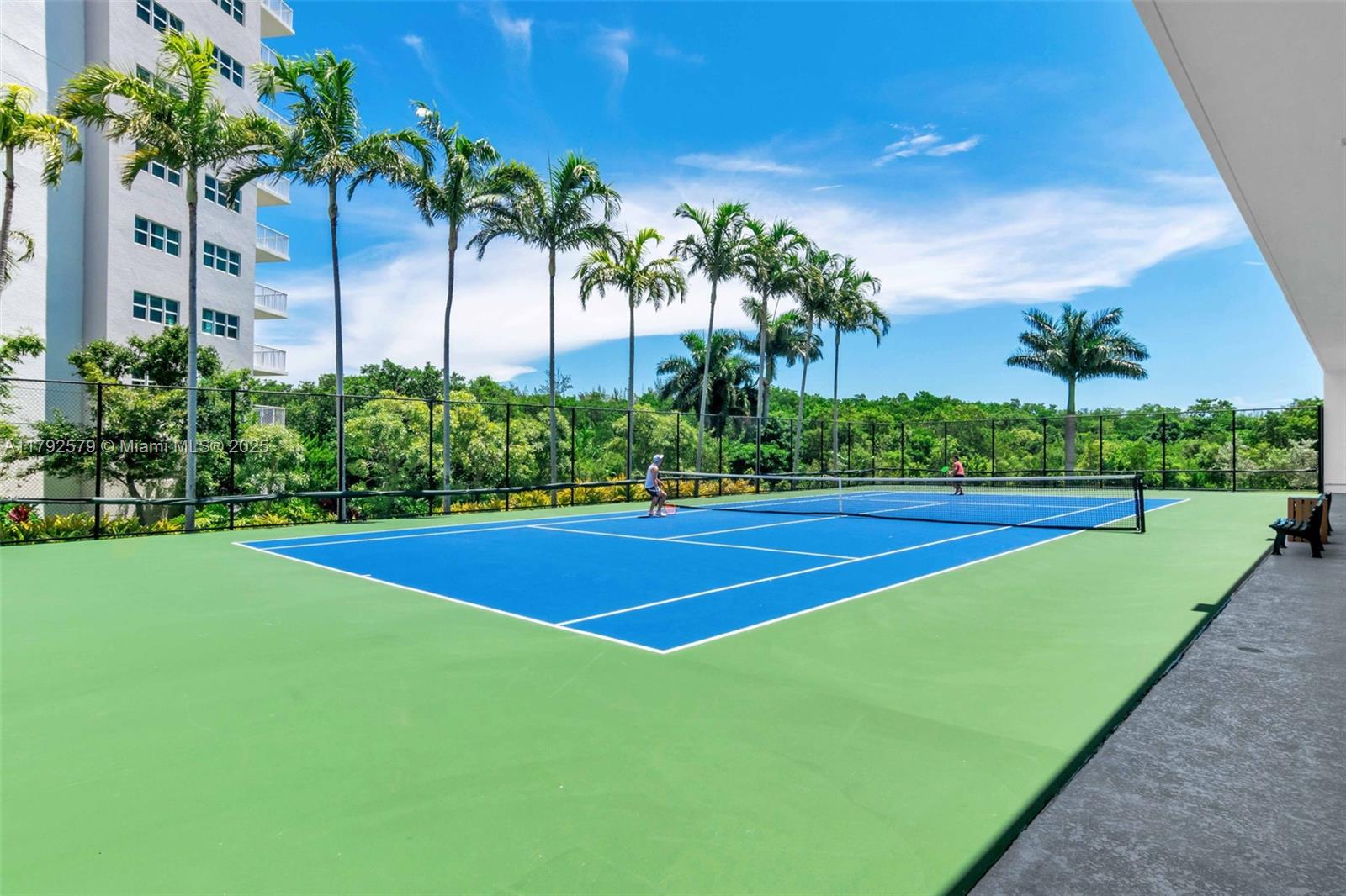 THE OAKS I CONDO - Residential