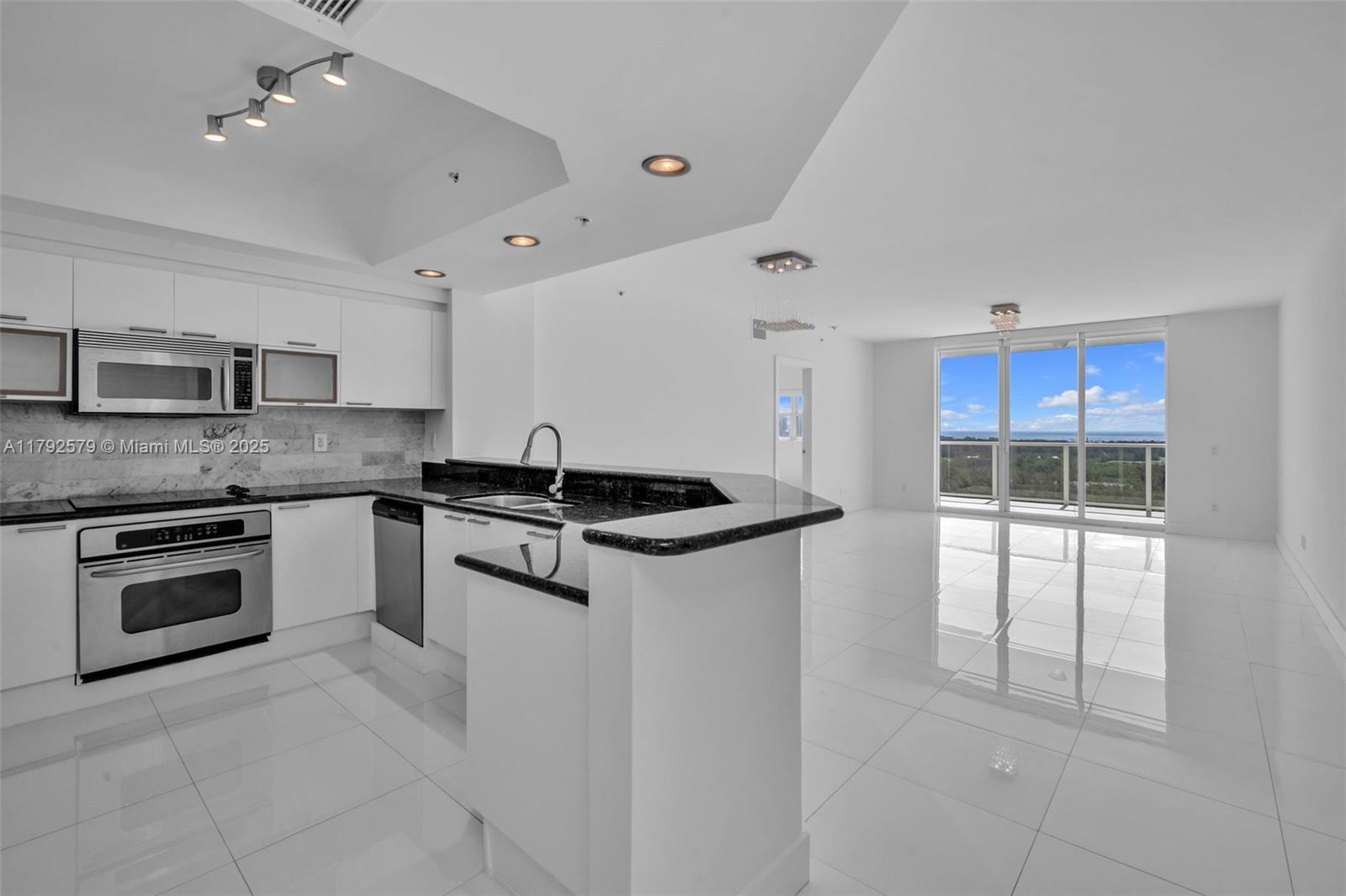 THE OAKS I CONDO - Residential