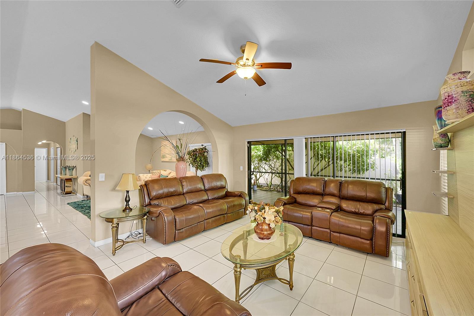 LEXINGTON LAKES - Residential