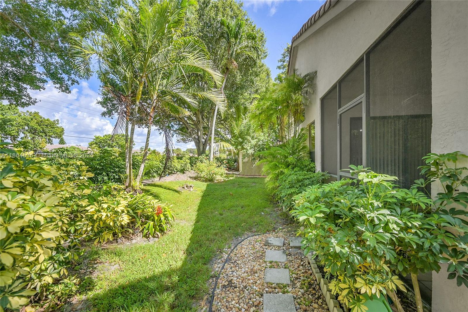 LEXINGTON LAKES - Residential