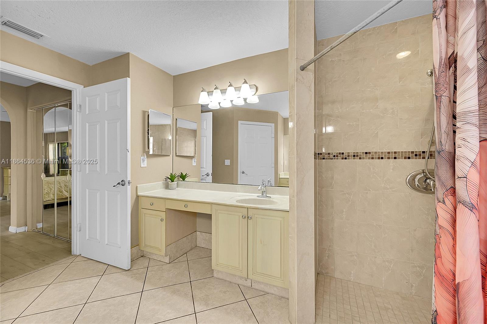 LEXINGTON LAKES - Residential