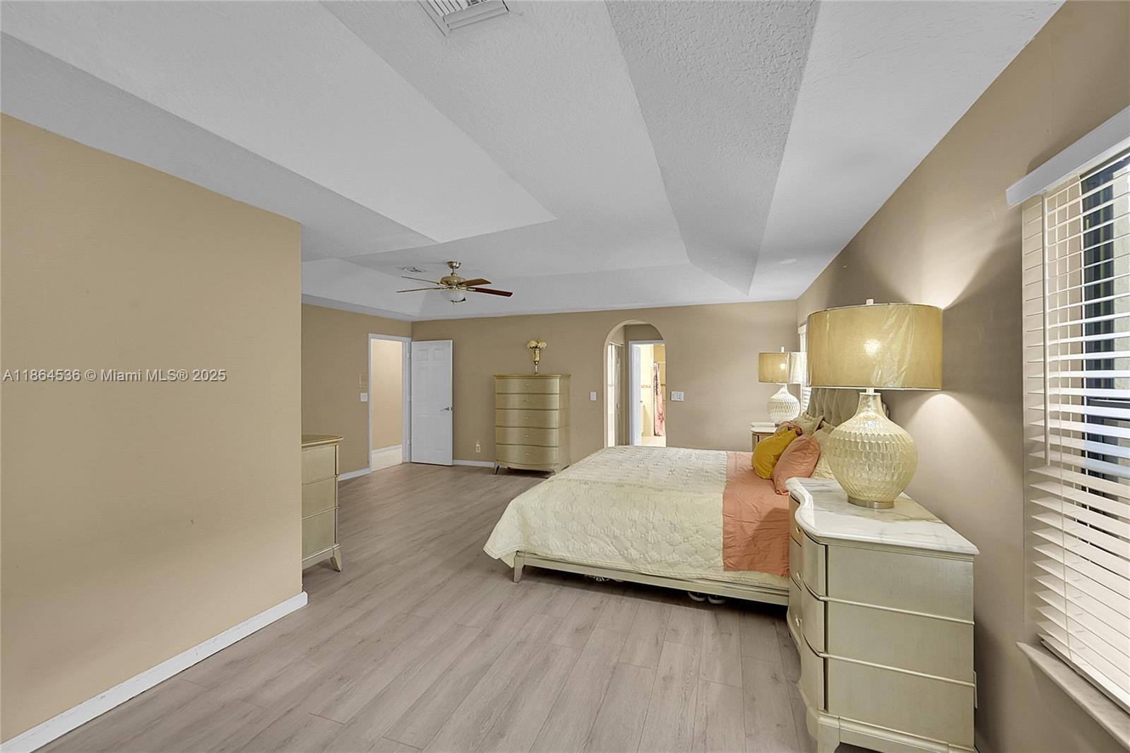 LEXINGTON LAKES - Residential