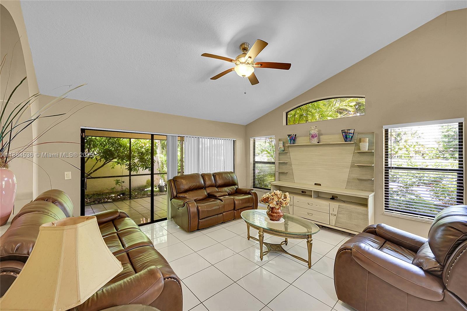LEXINGTON LAKES - Residential