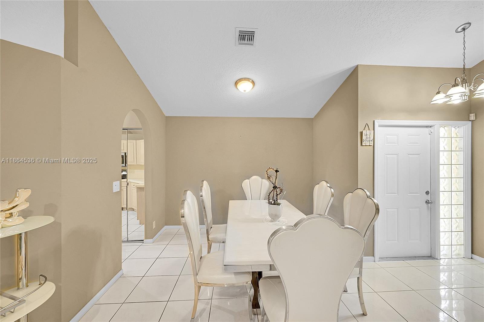 LEXINGTON LAKES - Residential