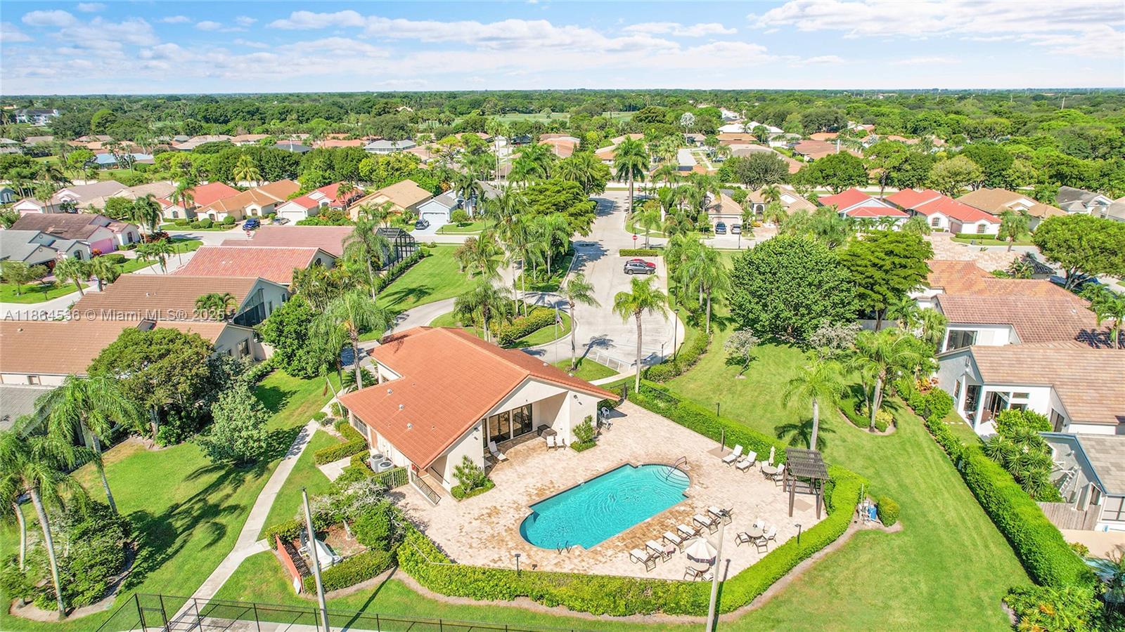 LEXINGTON LAKES - Residential