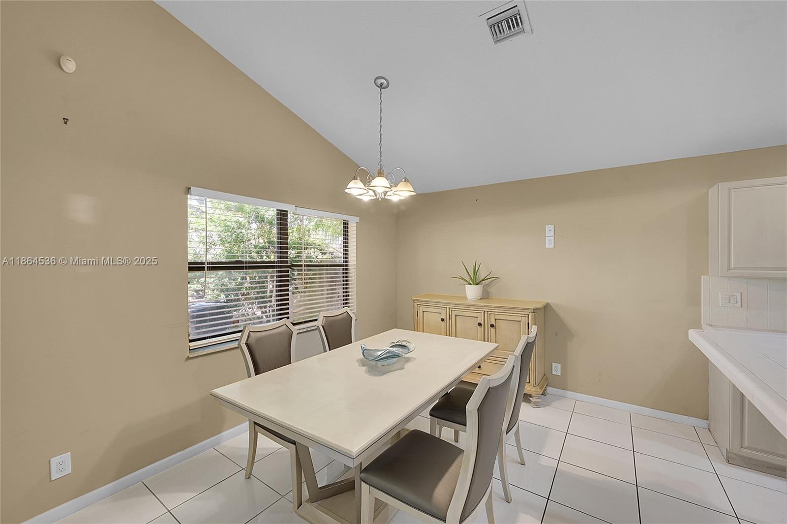 LEXINGTON LAKES - Residential