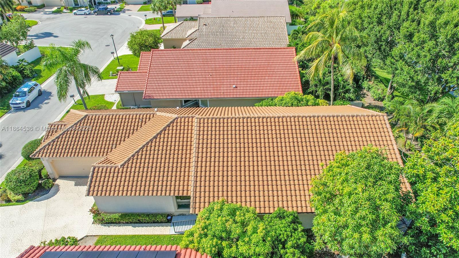 LEXINGTON LAKES - Residential