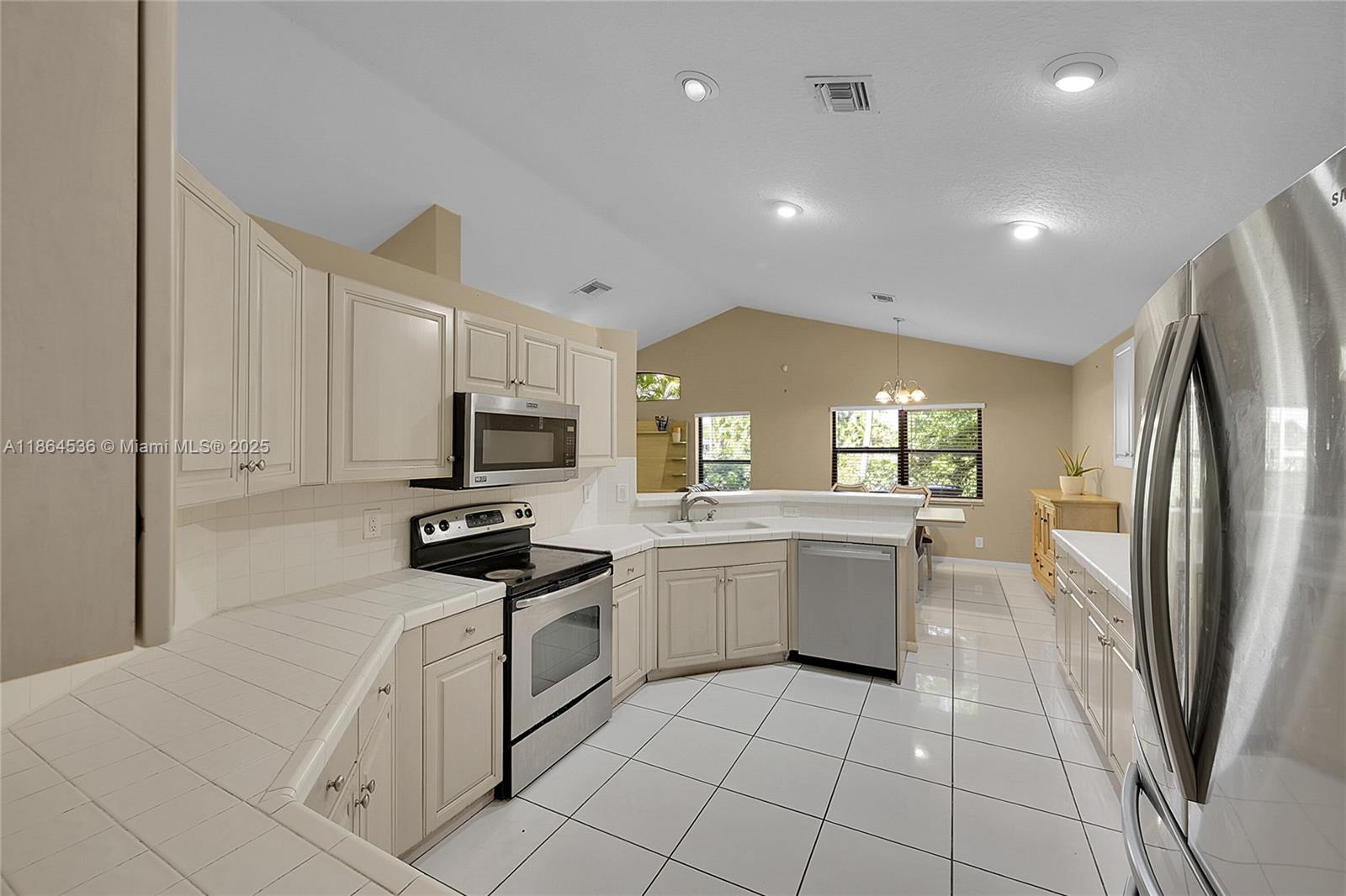 LEXINGTON LAKES - Residential