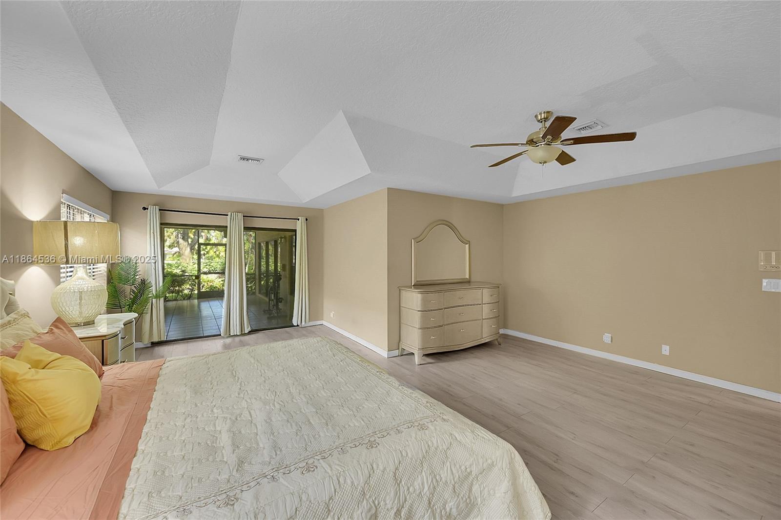 LEXINGTON LAKES - Residential
