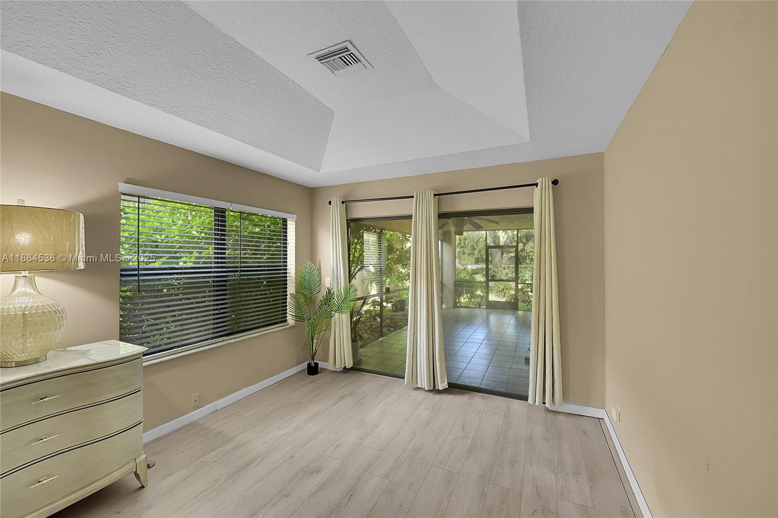 LEXINGTON LAKES - Residential