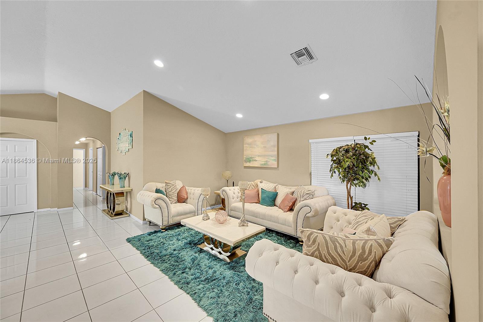 LEXINGTON LAKES - Residential