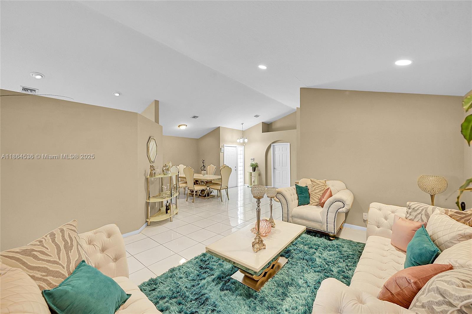LEXINGTON LAKES - Residential