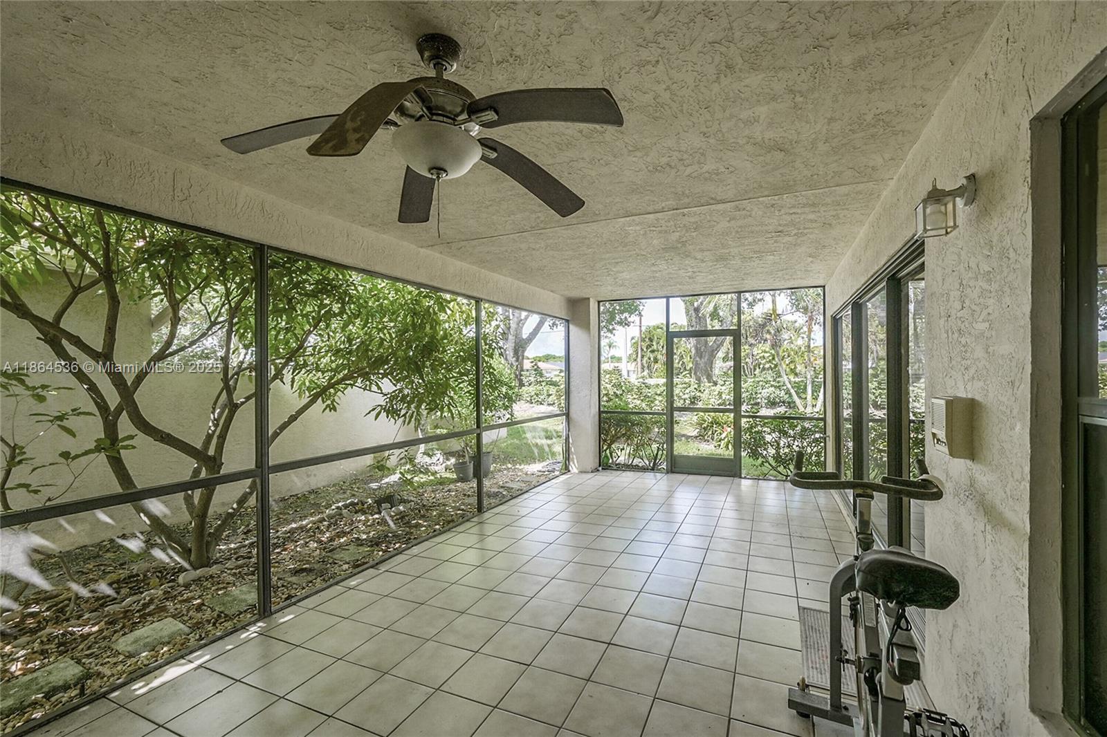 LEXINGTON LAKES - Residential