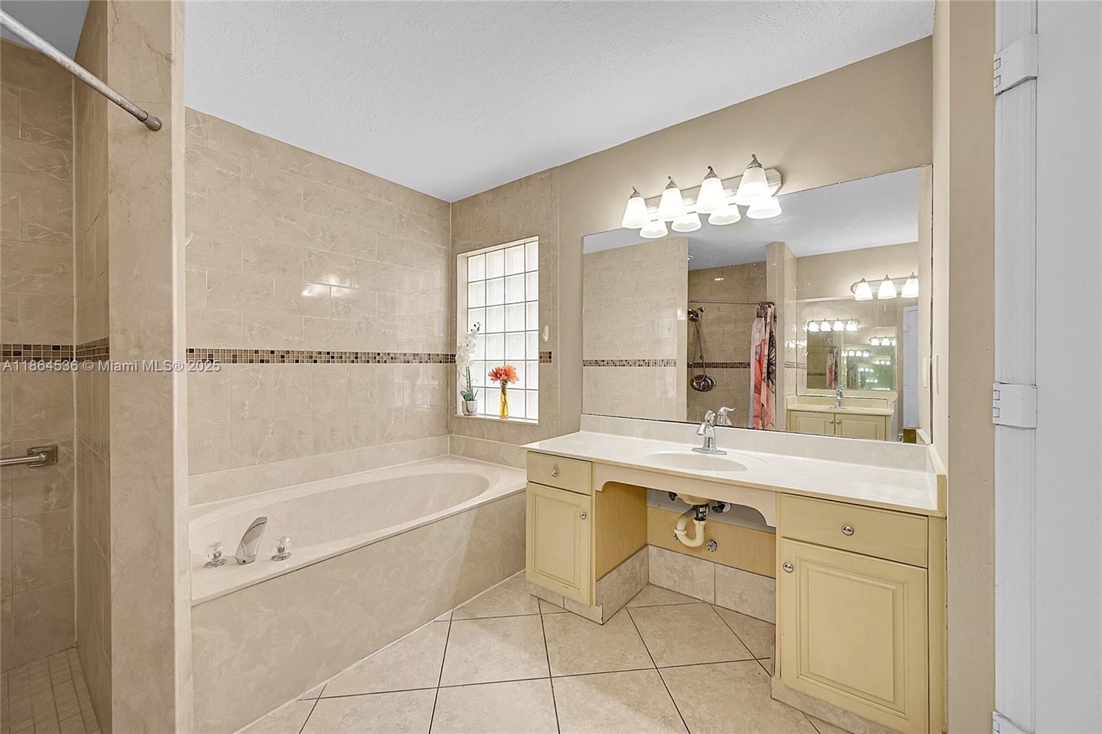 LEXINGTON LAKES - Residential