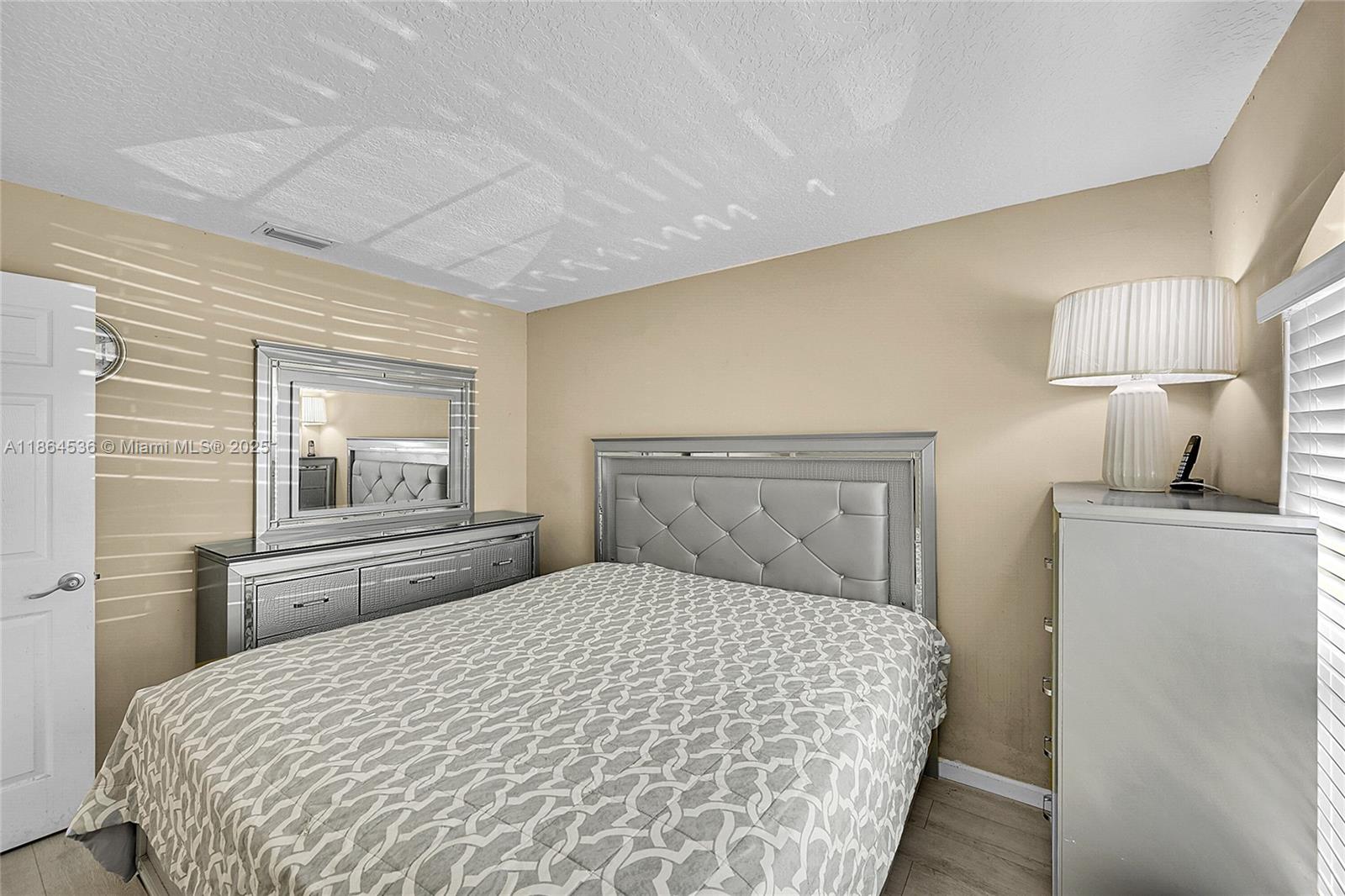 LEXINGTON LAKES - Residential