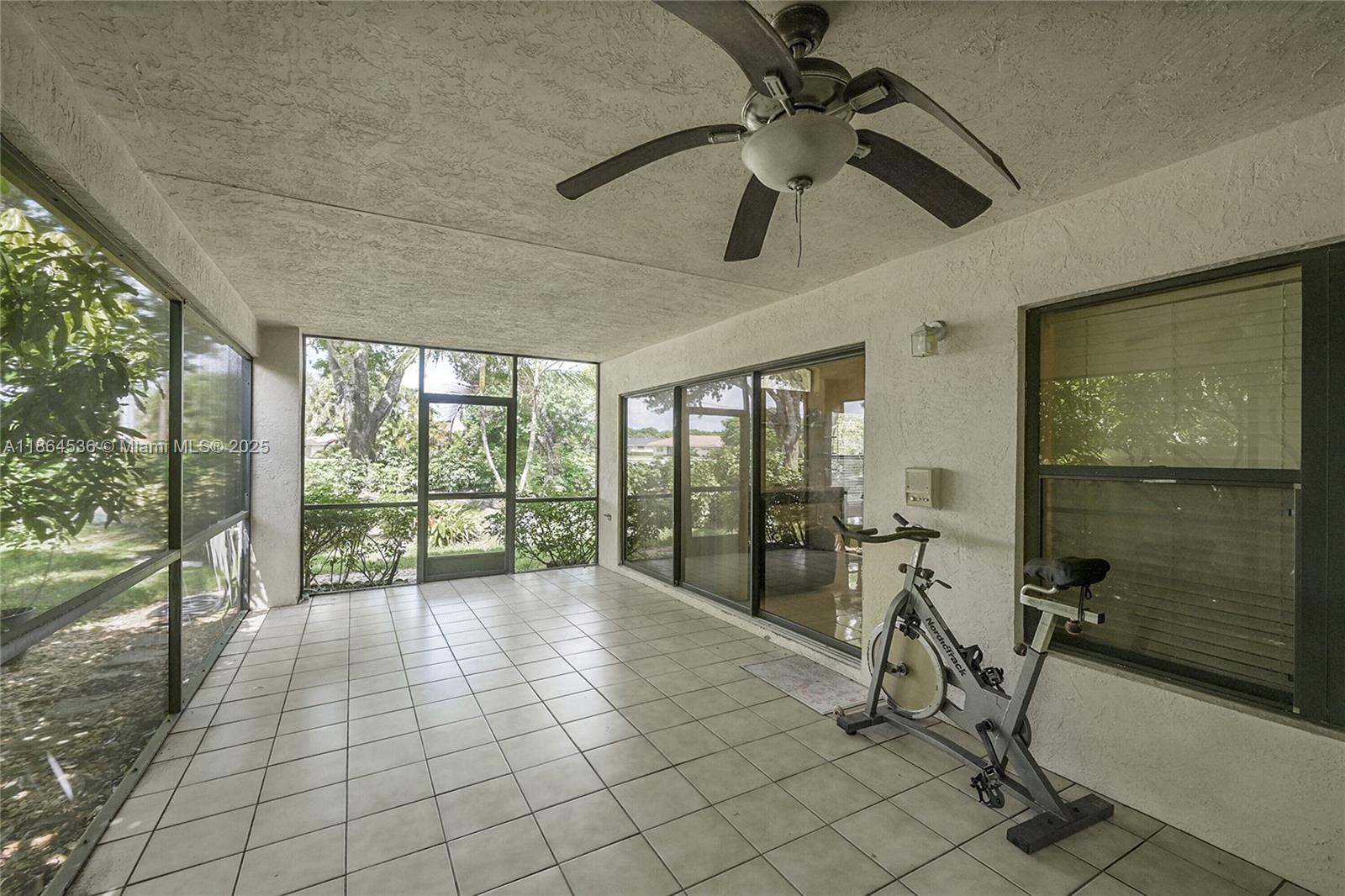 LEXINGTON LAKES - Residential