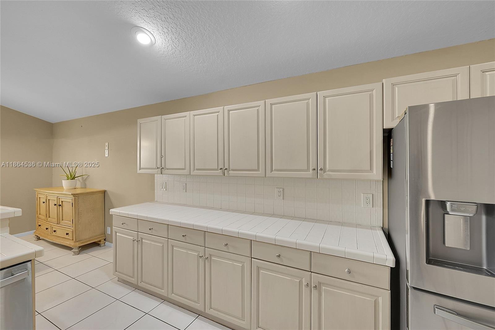 LEXINGTON LAKES - Residential
