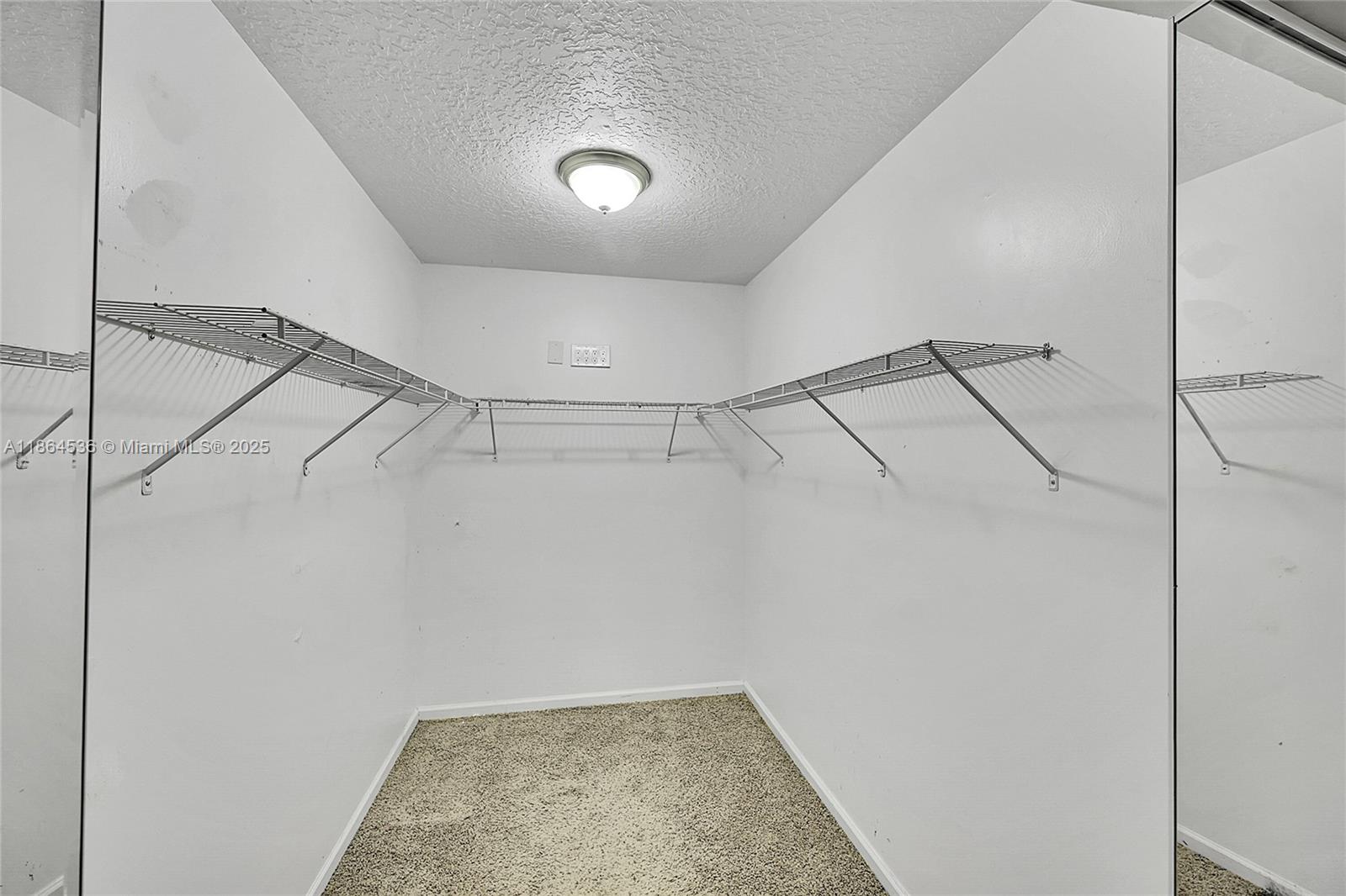 LEXINGTON LAKES - Residential