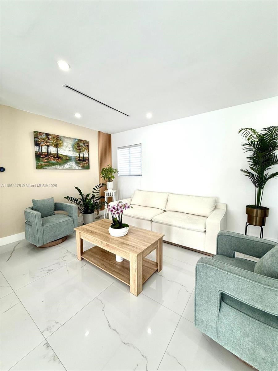 REPLAT OF PORTIONS OF RIC - Residential Lease