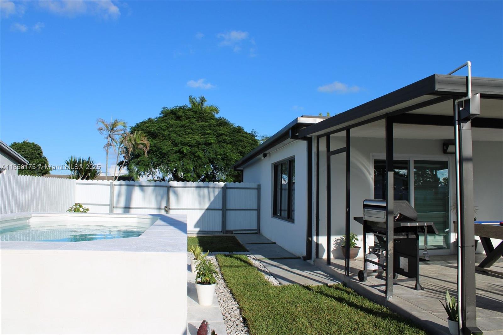 REPLAT OF PORTIONS OF RIC - Residential Lease