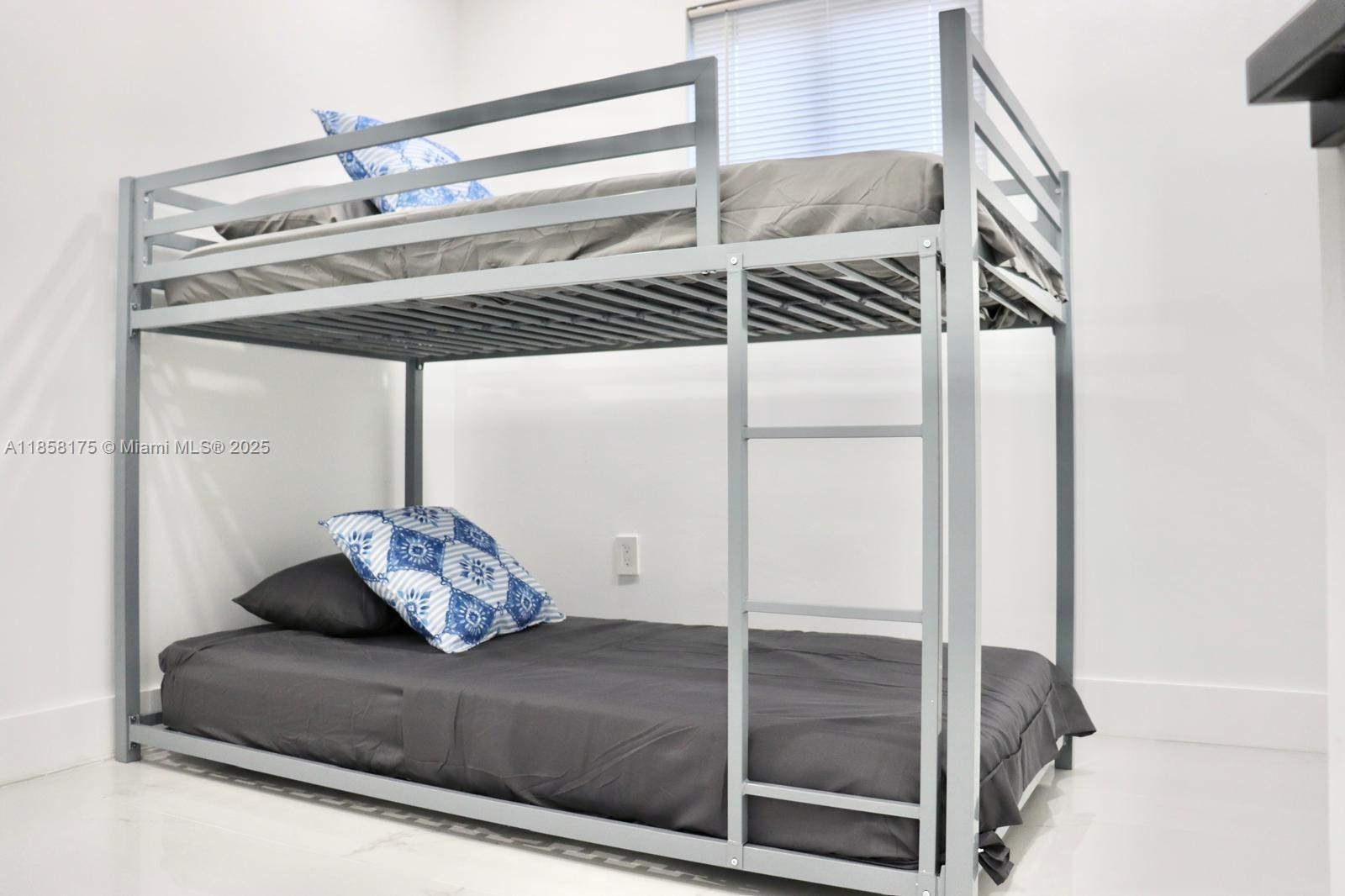 REPLAT OF PORTIONS OF RIC - Residential Lease