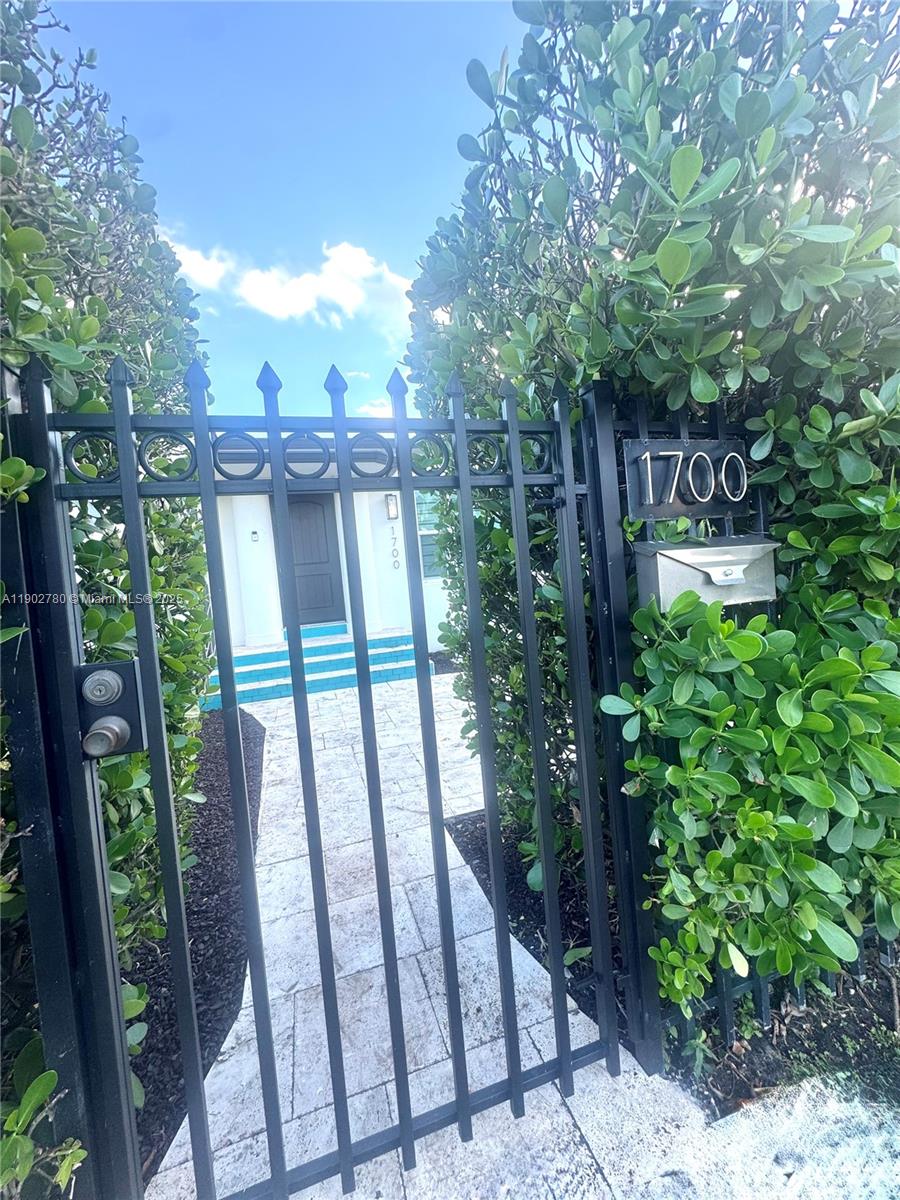 DURNIERS SUB - Residential Lease