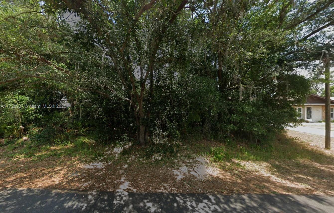 OWNER WILL FINANCE!!! Excellent residential lot in the sought-after Sun N' Lakes community, featuring CITY WATER, CITY SEWER, PAVED ROADS, and ELECTRICAL SERVICE. Enjoy living in one of Sebring's most popular golf communities with amenities including an 18-hole golf course, pools, fitness center, tennis and pickleball courts, dog park, and more—just a short golf cart ride away. Conveniently located near hospitals, dining, and shopping. A great opportunity that won’t last long! OWNER WILL FINANCE!!! 5K DOWN $493.05 A MONTH FOR 60 MONTHS @ 7% INTERES