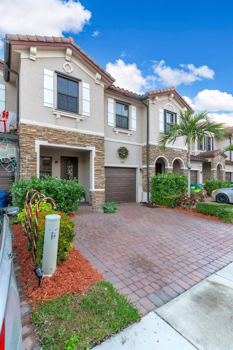 COCO PALM ESTATES - Residential