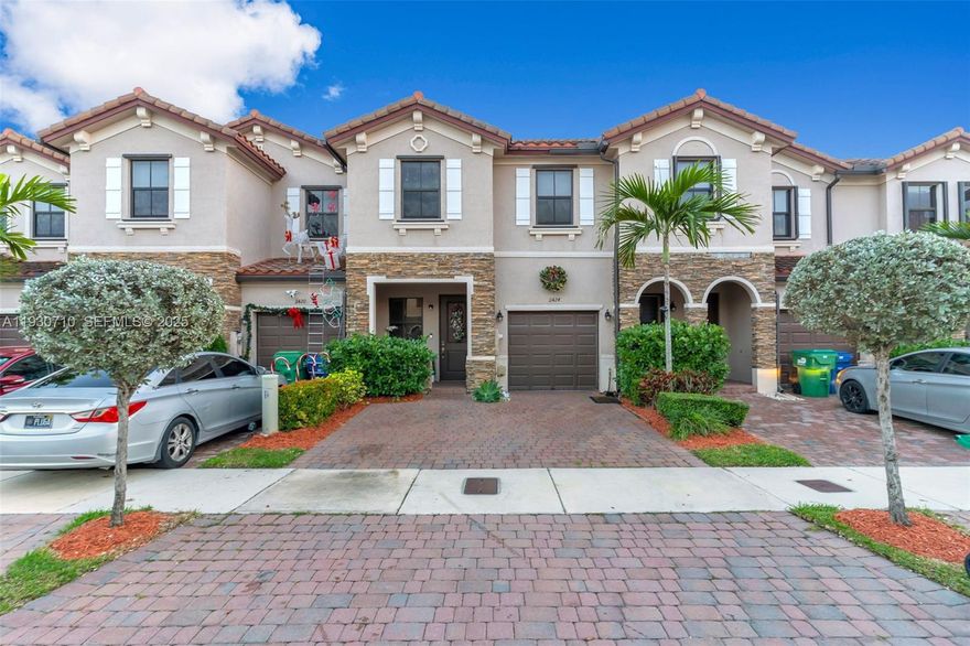 Spacious 3-bedroom, 3-bath townhouse offering 1,870 sq ft of well-designed living space in Homestead, conveniently located near Exit 9. Owner-occupied and well maintained, this home features updated upstairs flooring and a private outdoor patio ideal for relaxing or entertaining. Flexible layout perfect for families, first-time buyers, or investors. Close to major highways, shopping, and dining. Move-in ready and a great opportunity for any type of buyer.