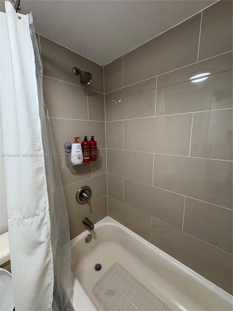 LAKEWOOD VILLAGE - Residential Lease