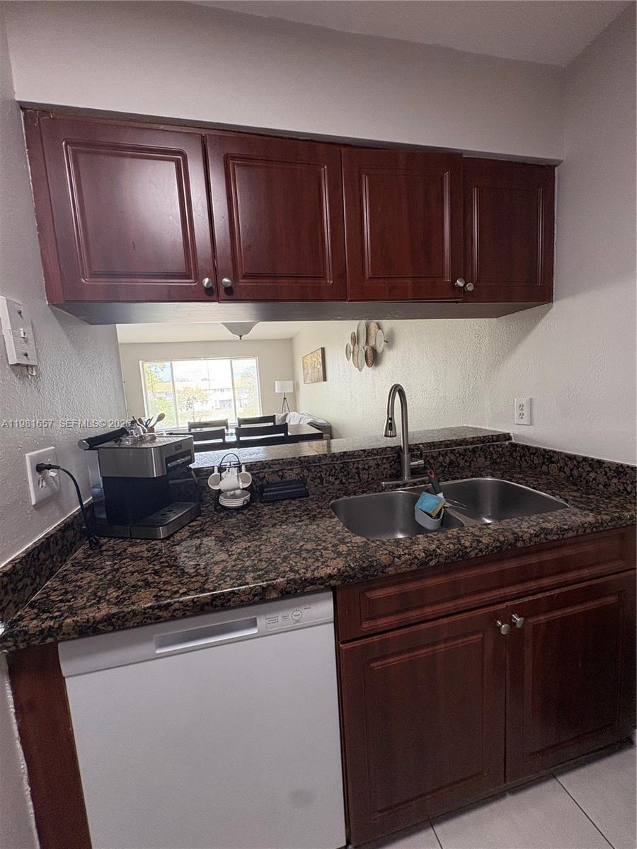 LAKEWOOD VILLAGE - Residential Lease