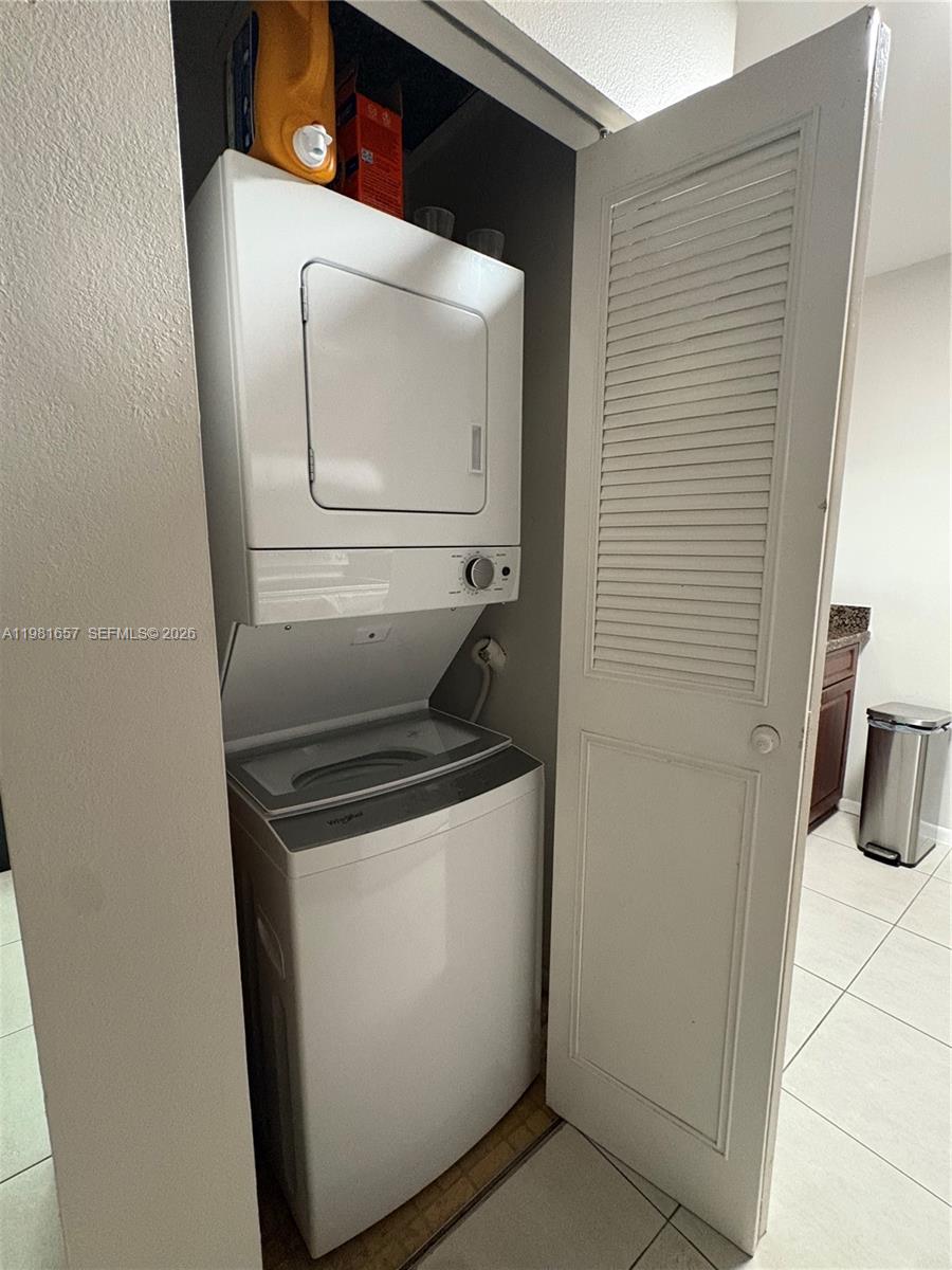 LAKEWOOD VILLAGE - Residential Lease