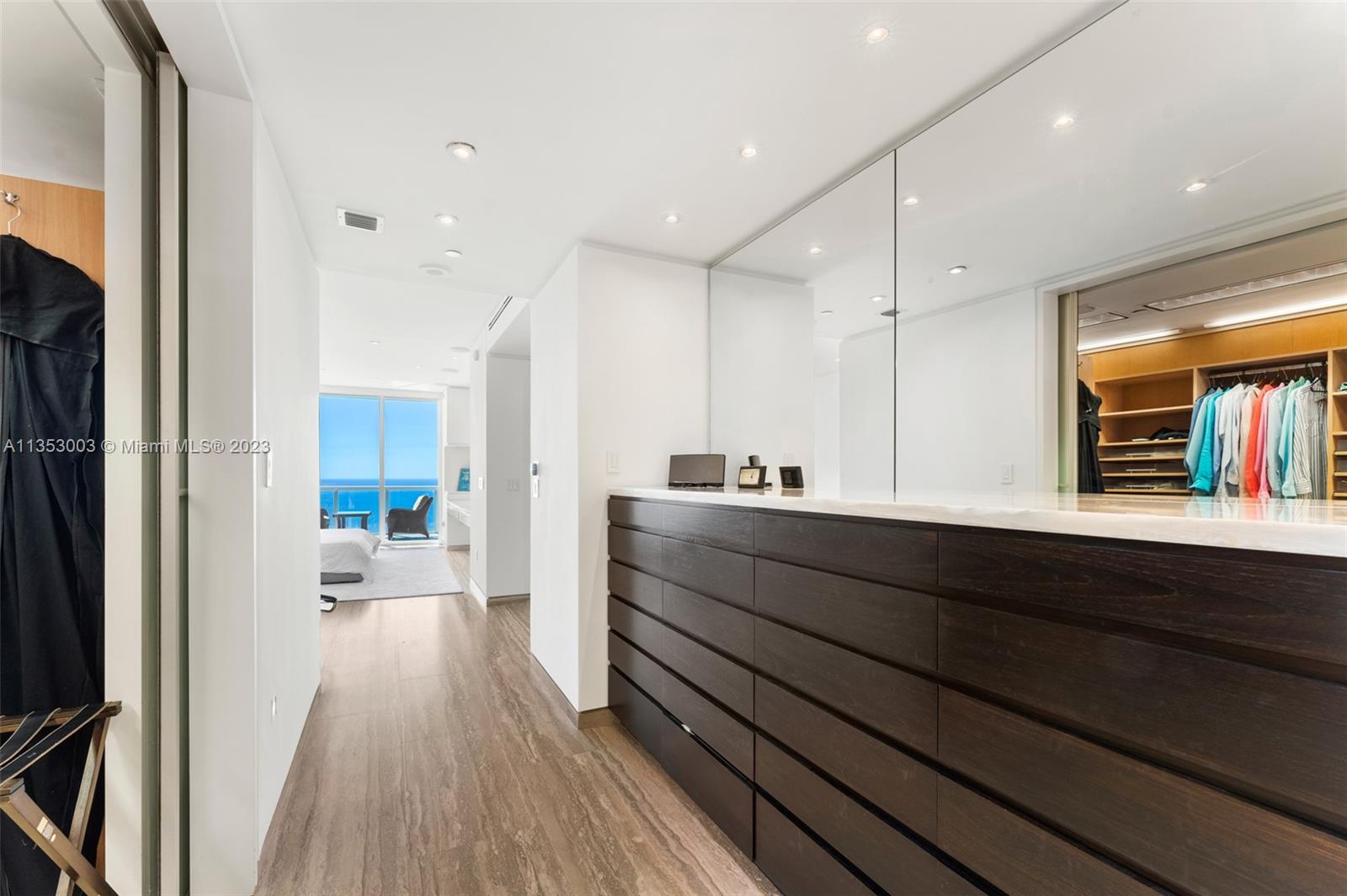 CONTINUUM ON SOUTH BEACH - Residential