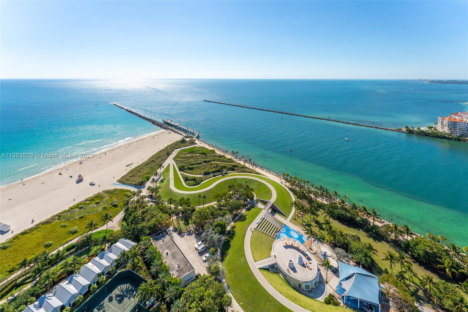 CONTINUUM ON SOUTH BEACH - Residential