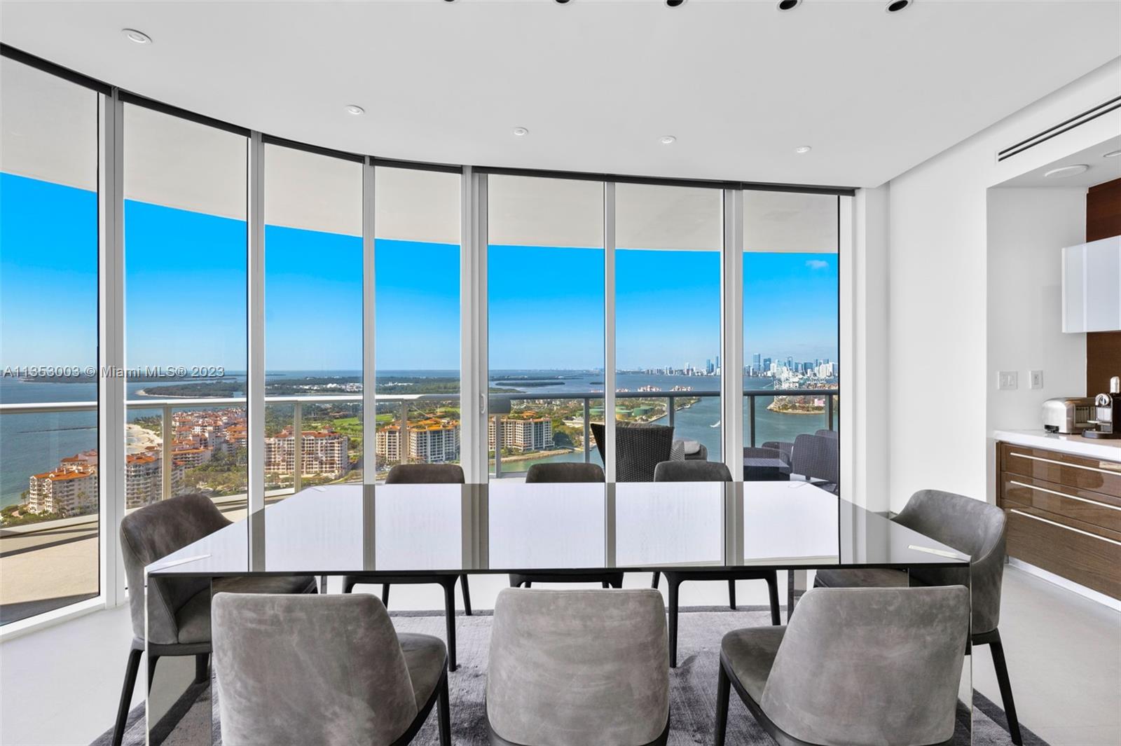 CONTINUUM ON SOUTH BEACH - Residential