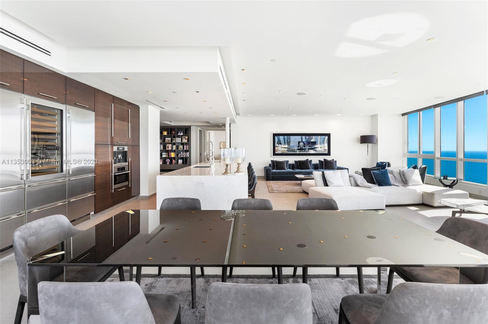 CONTINUUM ON SOUTH BEACH - Residential