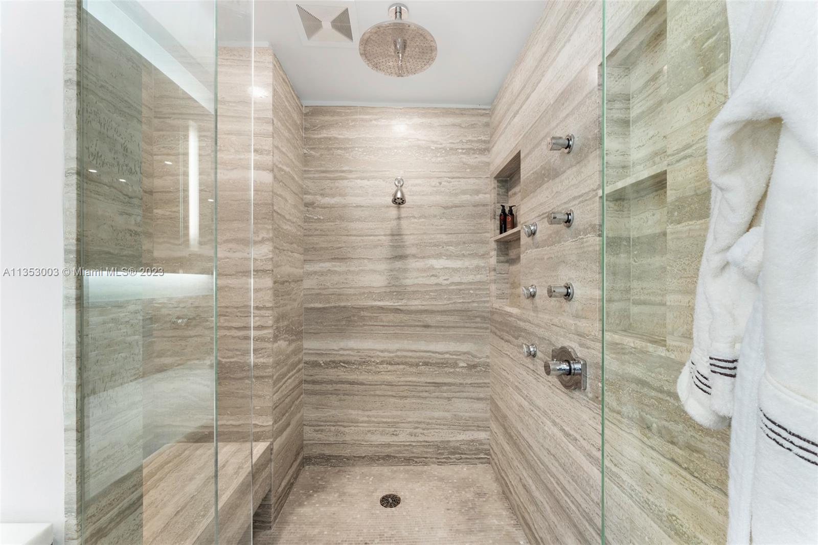 CONTINUUM ON SOUTH BEACH - Residential