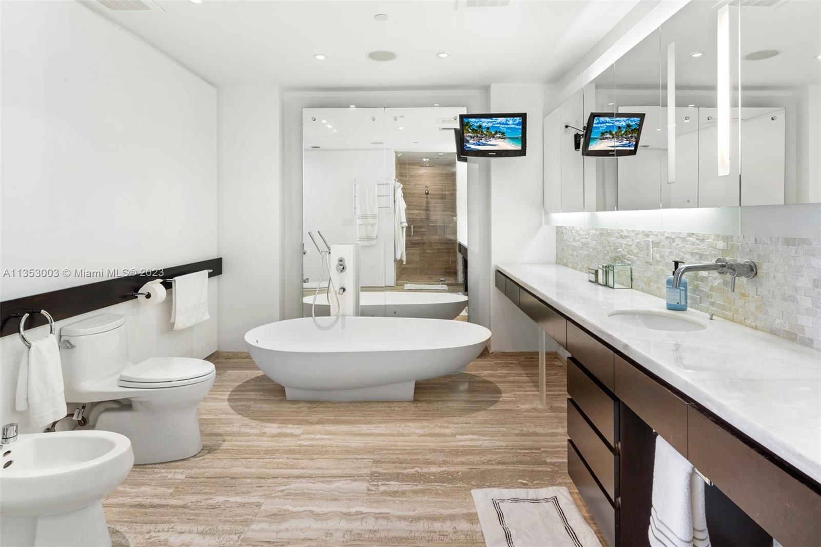 CONTINUUM ON SOUTH BEACH - Residential