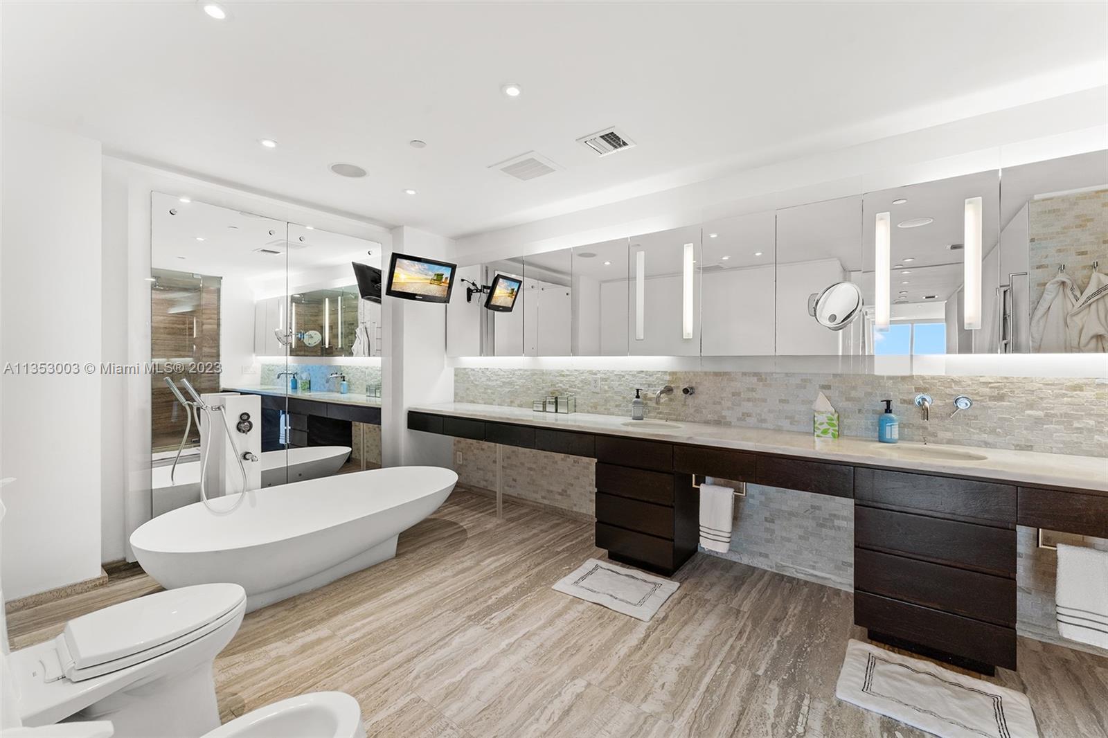 CONTINUUM ON SOUTH BEACH - Residential