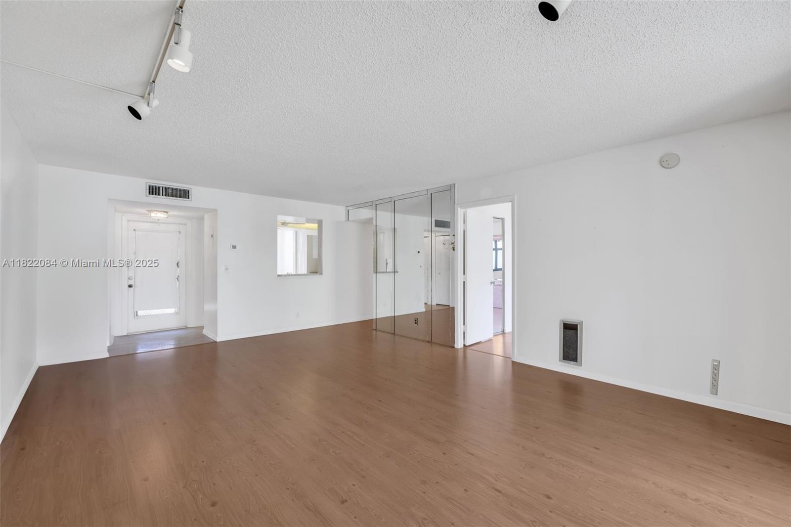 7331 NW 18th St 205, Margate, FL, 33063/$180,000 4 7331 NW 18th St 205