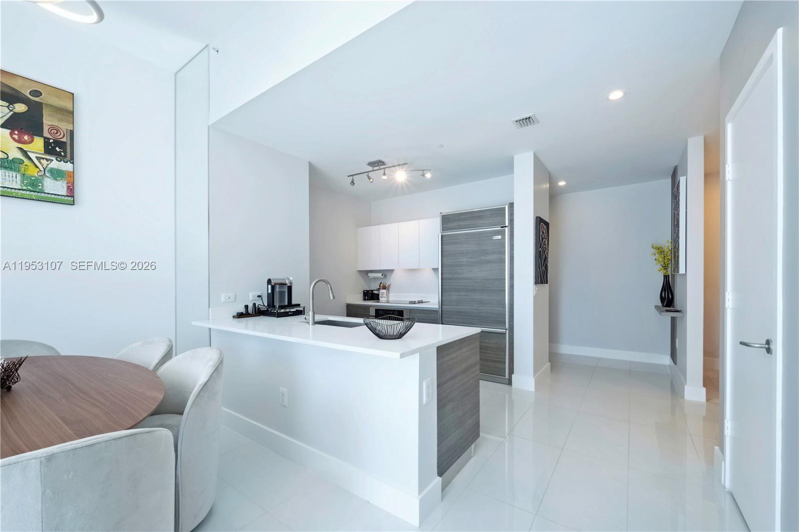 1100 MILLECENTO RESIDENCE - Residential