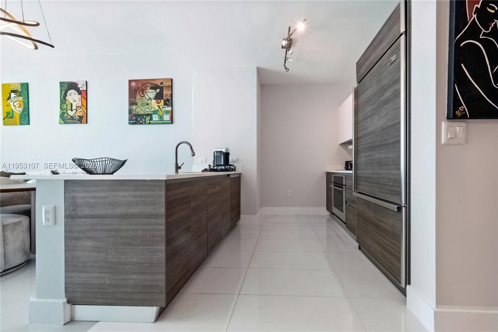 1100 MILLECENTO RESIDENCE - Residential