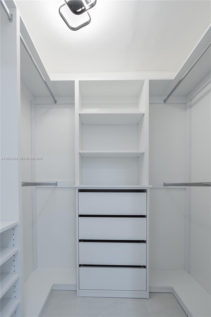 DRIFTWOOD PLAZA NO 3 - Residential